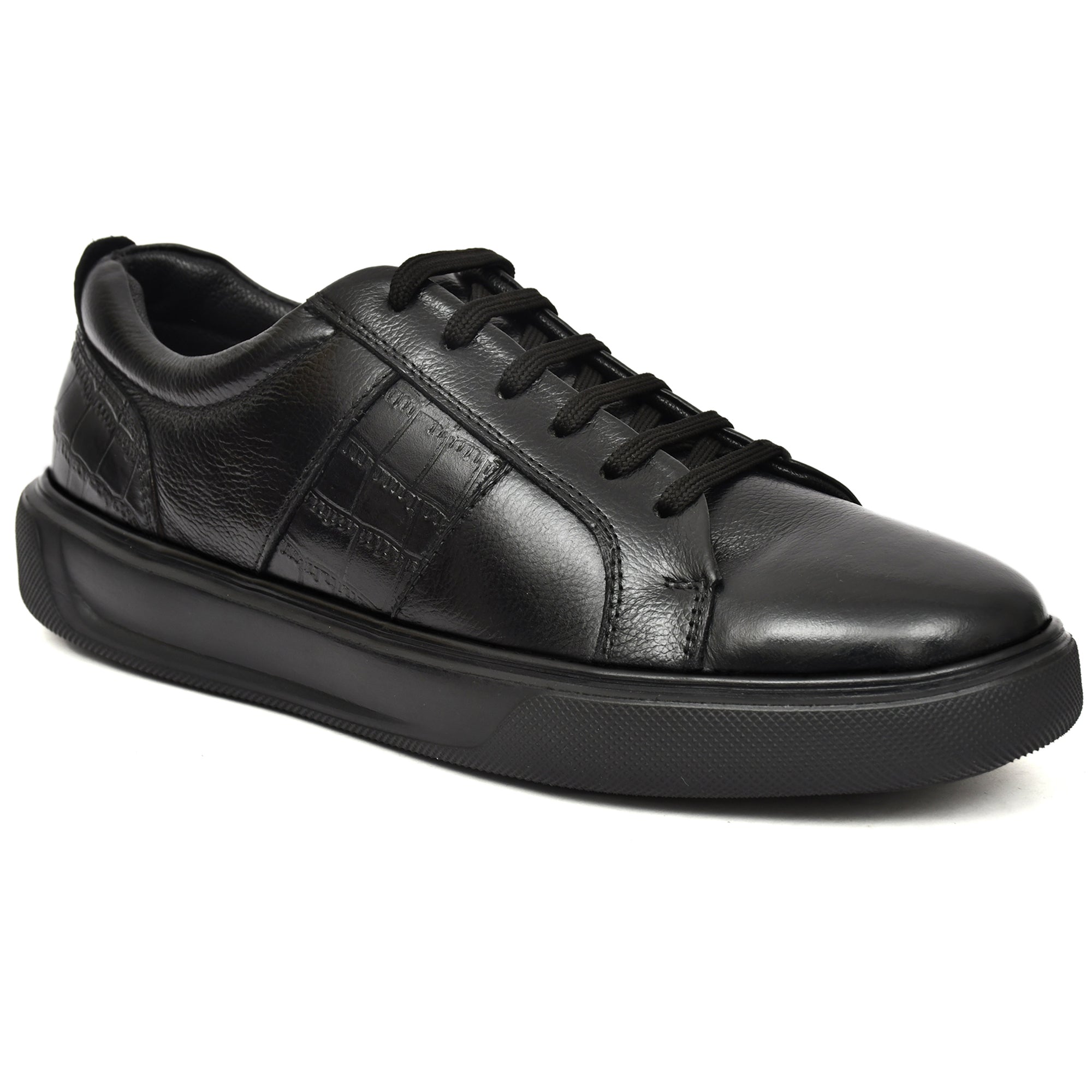 Comfortable and stylish Country Maddox black leather sneakers Comfortable and stylish Country Maddox black leather sneakers