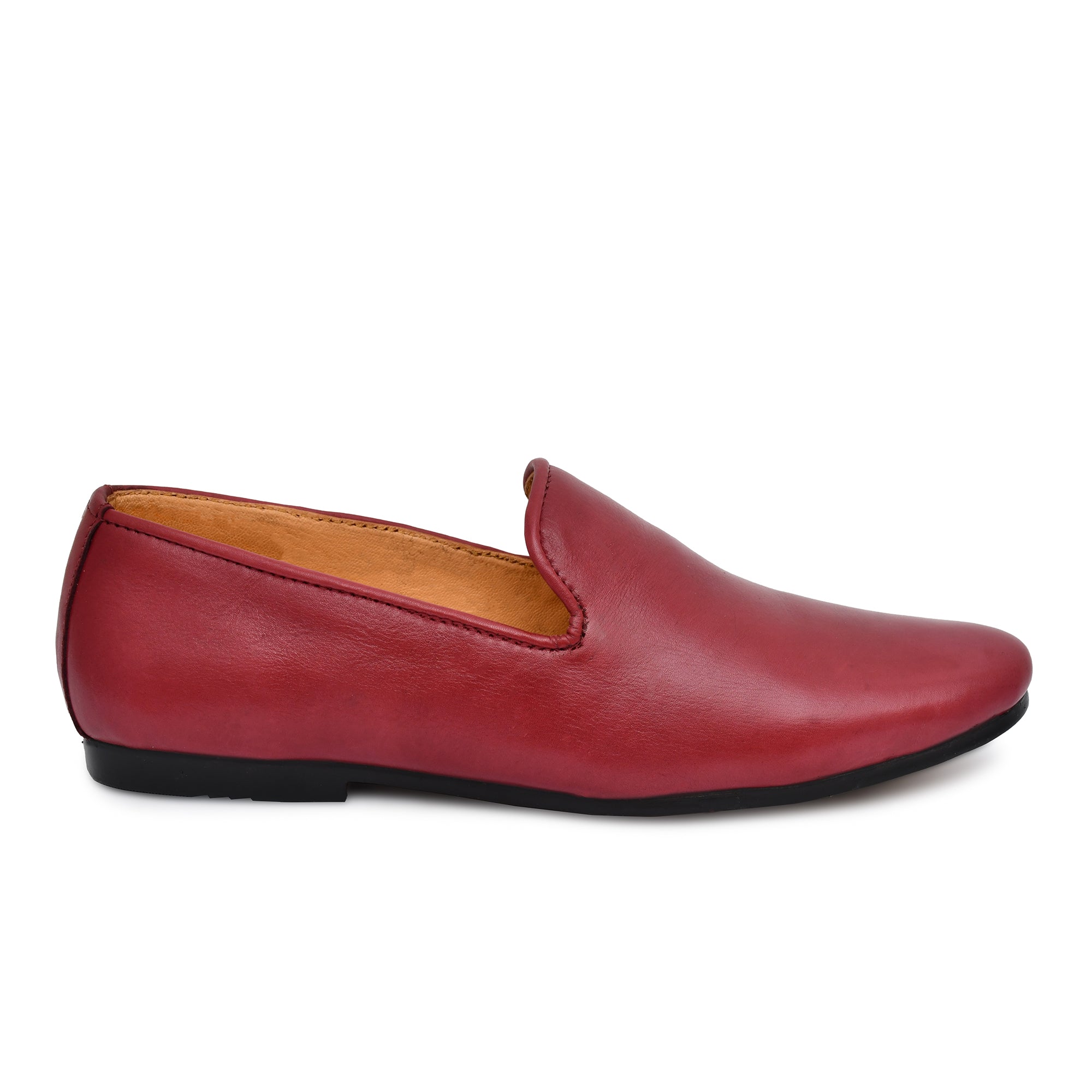Bordo casual slip-on leather shoes displayed from the side angle. Bordo casual slip-on leather shoes displayed from the side angle.