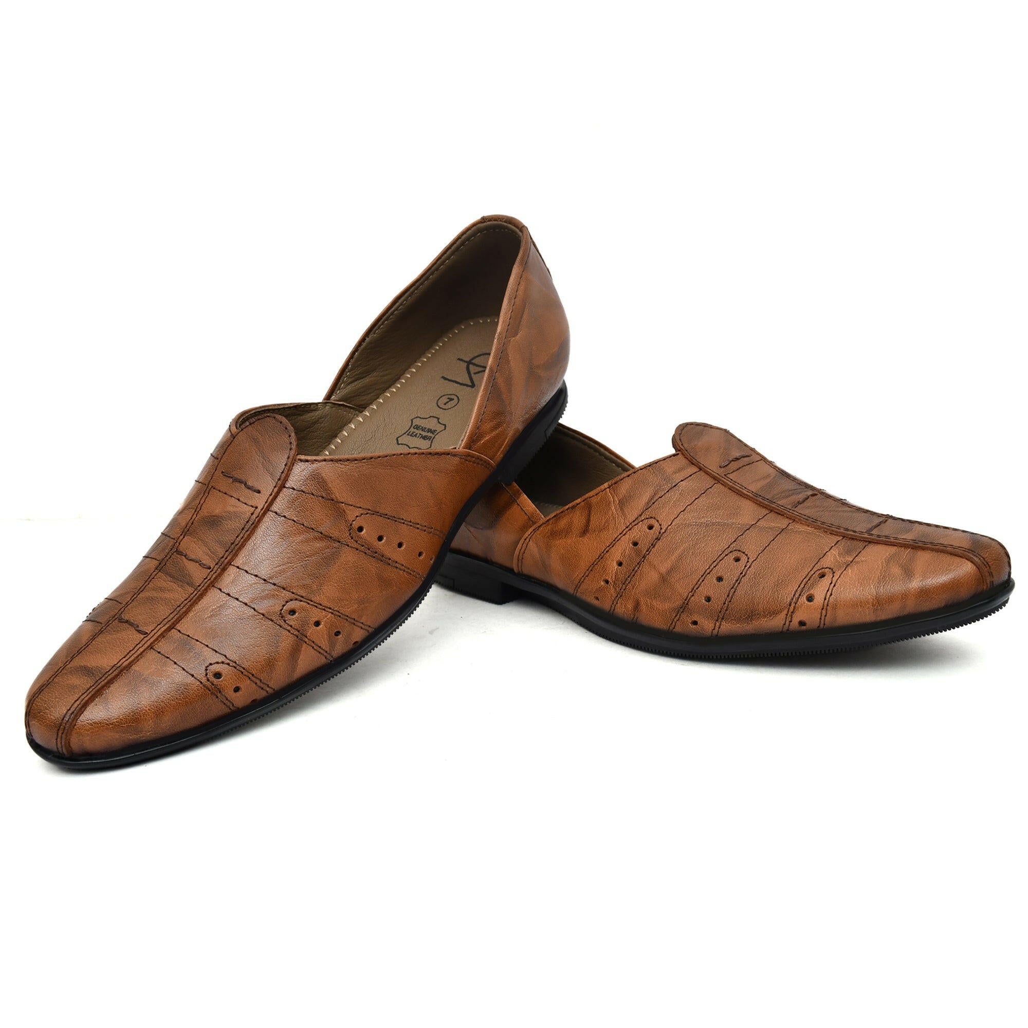 Close-up of super flexible leather Peshawari by Country Maddox, crafted for durability Close-up of super flexible leather Peshawari by Country Maddox, crafted for durability