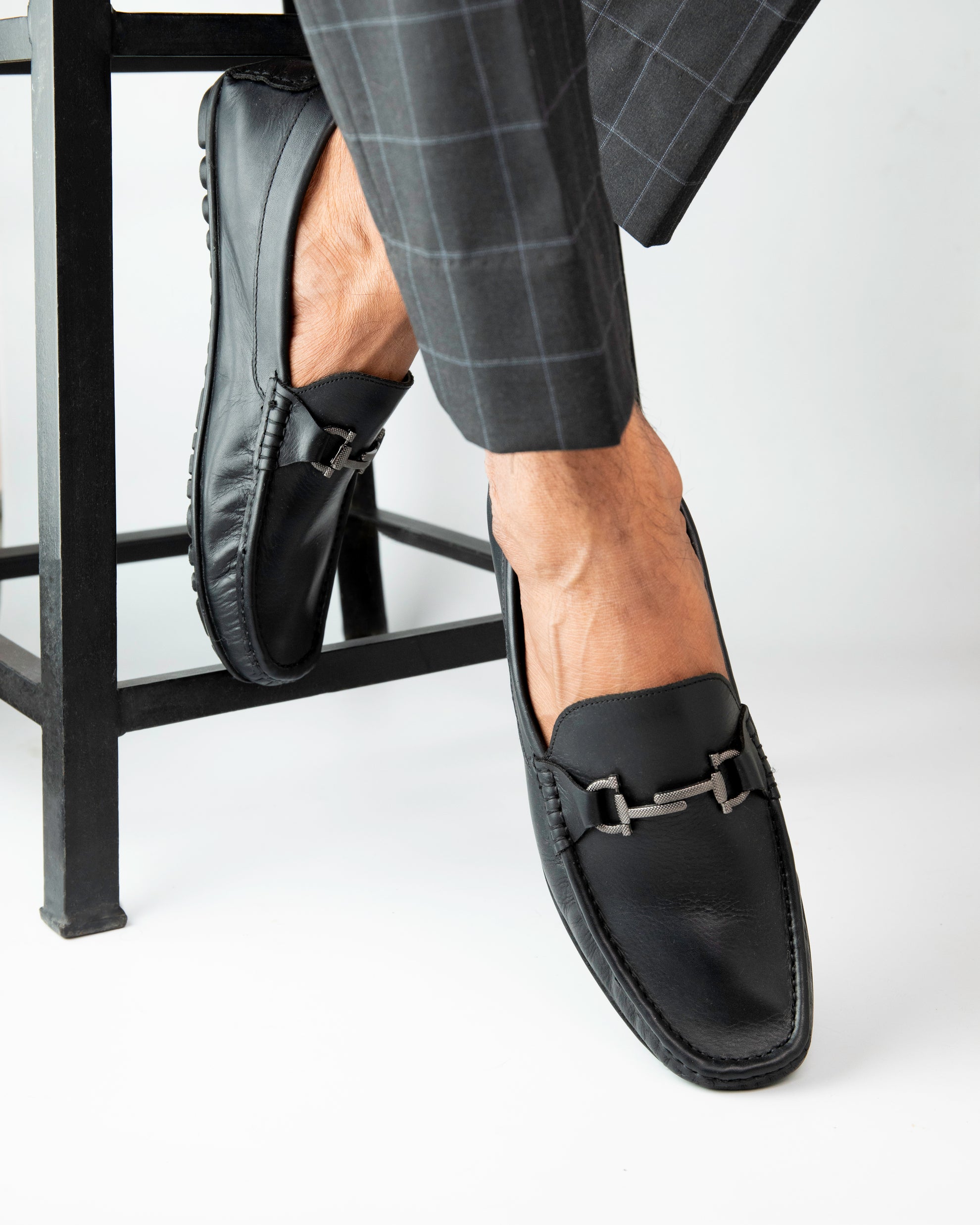 Man wearing Country Maddox Black Leather Loafers, showcasing comfort and style. Man wearing Country Maddox Black Leather Loafers, showcasing comfort and style.