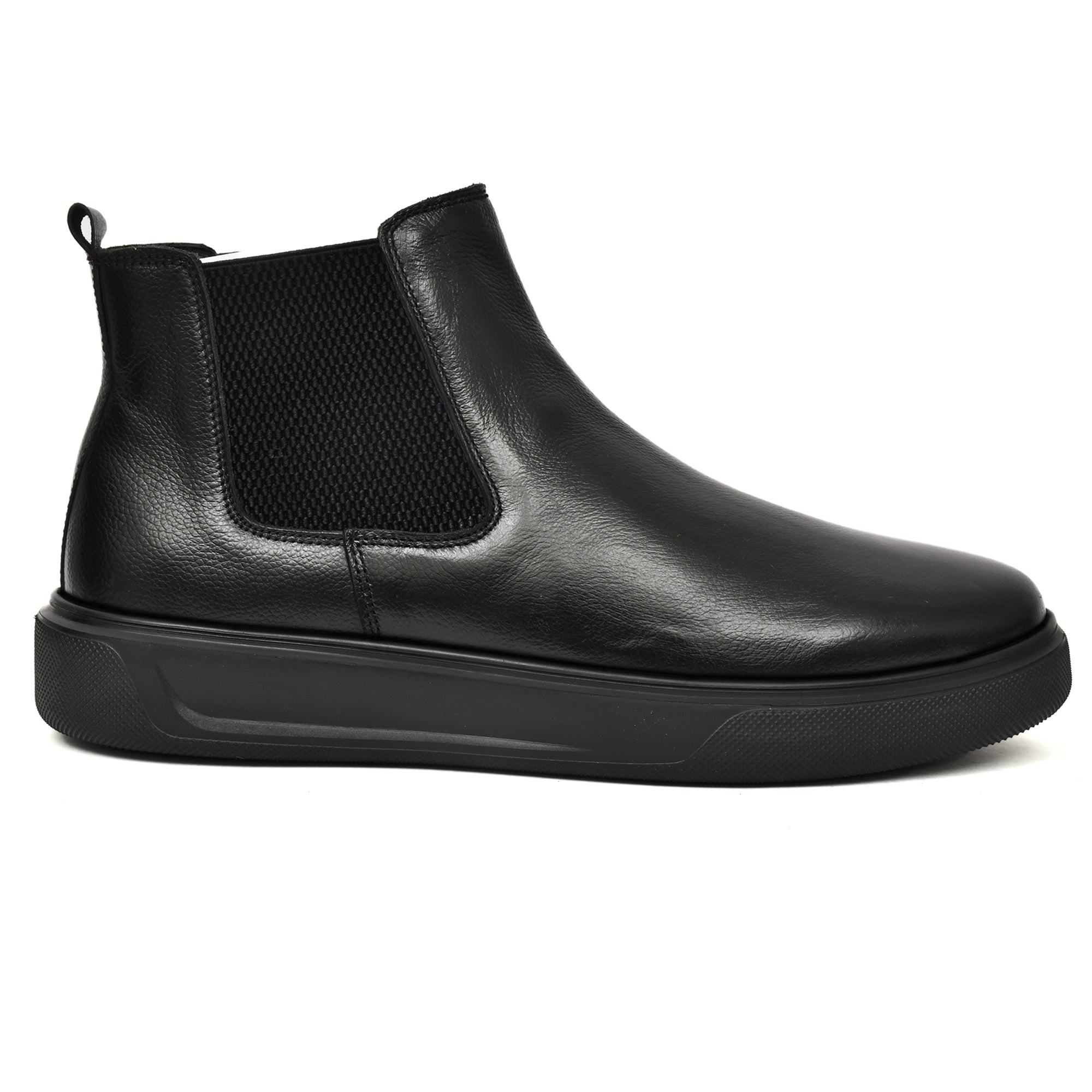 Side view of Country Maddox leather boot showcasing its sophisticated style. Side view of Country Maddox leather boot showcasing its sophisticated style.