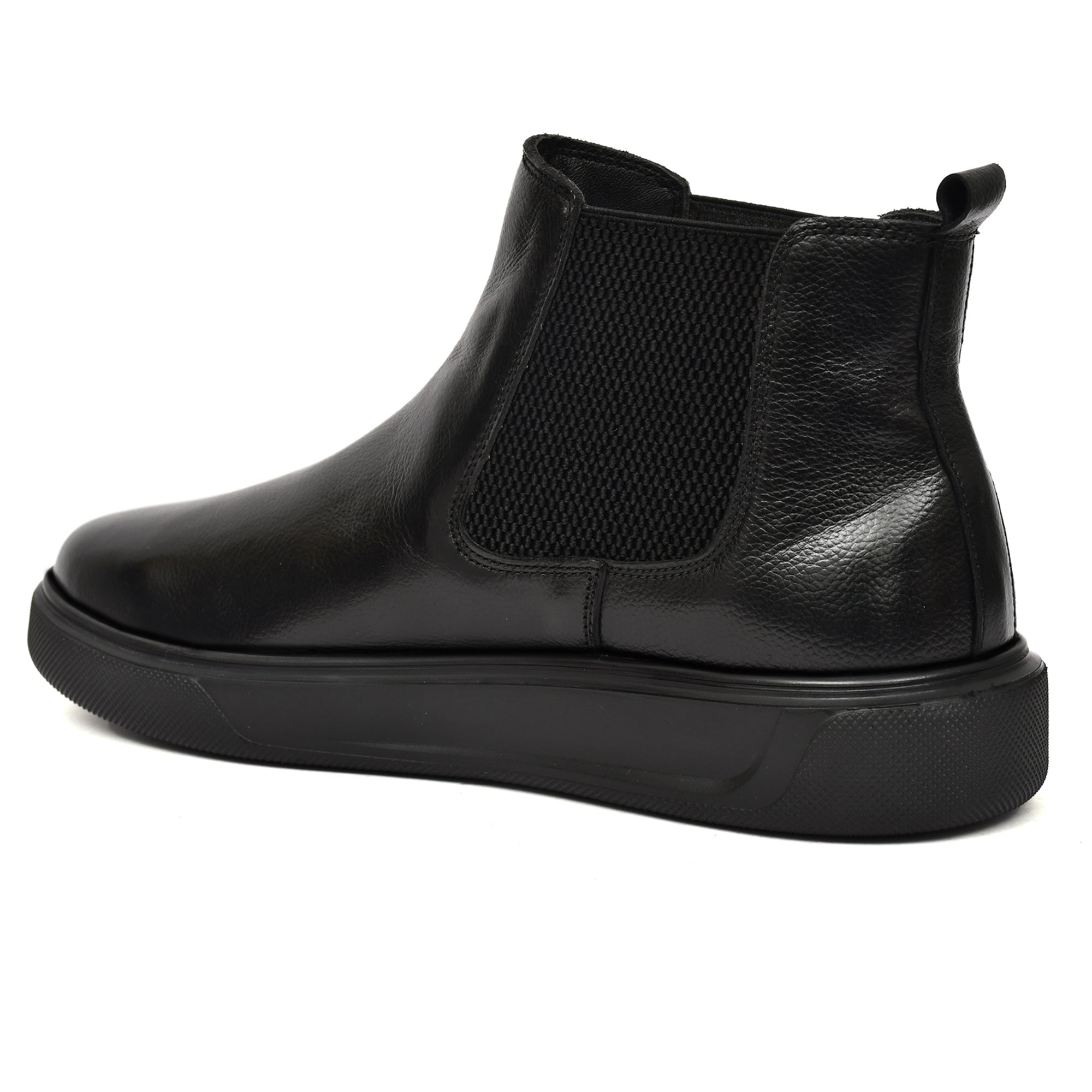 Durable and fashionable leather boot perfect for everyday wear. Durable and fashionable leather boot perfect for everyday wear.