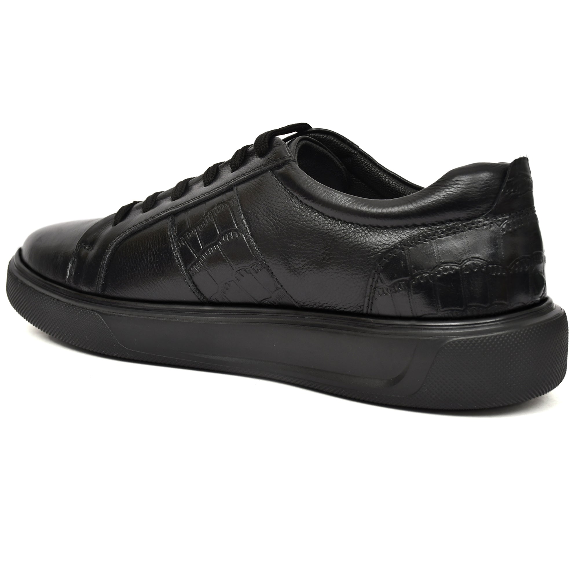 Country Maddox black leather sneakers with stylish, sleek design Country Maddox black leather sneakers with stylish, sleek design