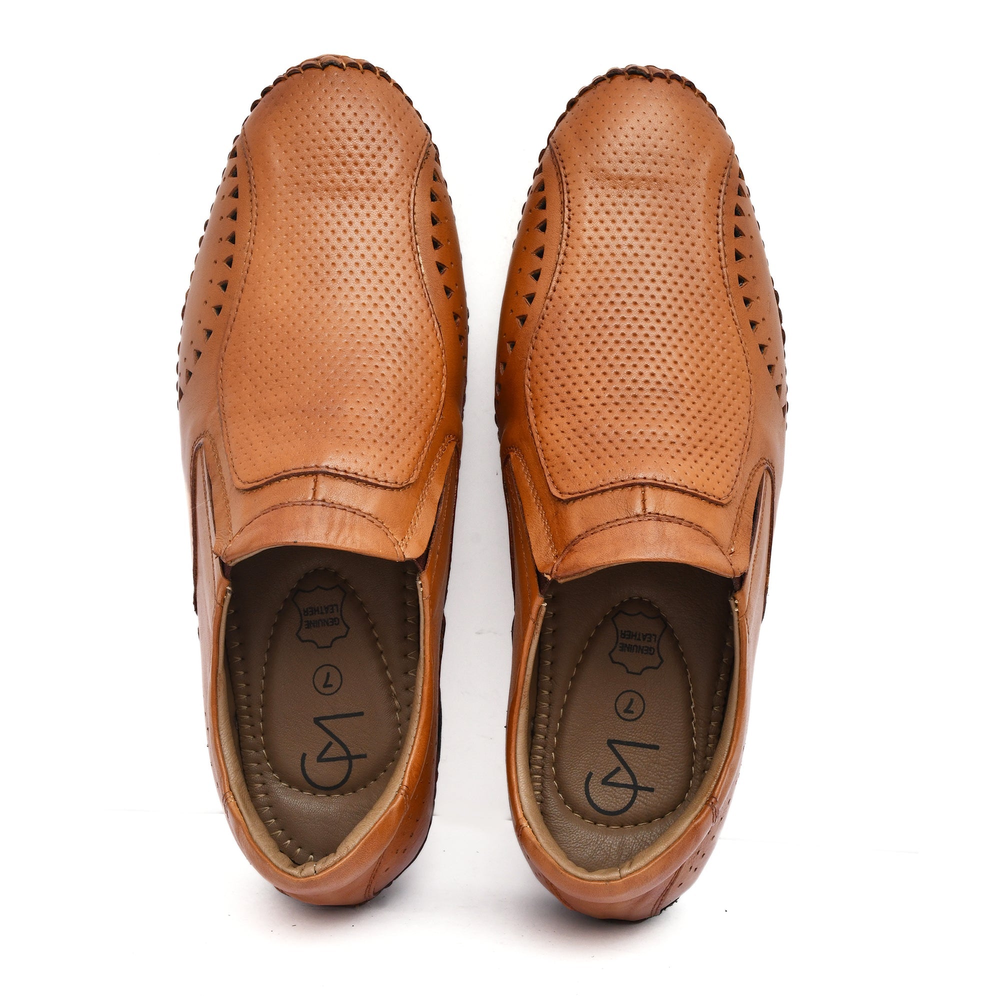 Country Maddox slip-ons for men with a sleek, casual look Country Maddox slip-ons for men with a sleek, casual look