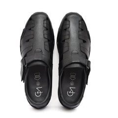 Durable black leather sandals from Country Maddox, perfect for everyday wear. Durable black leather sandals from Country Maddox, perfect for everyday wear.
