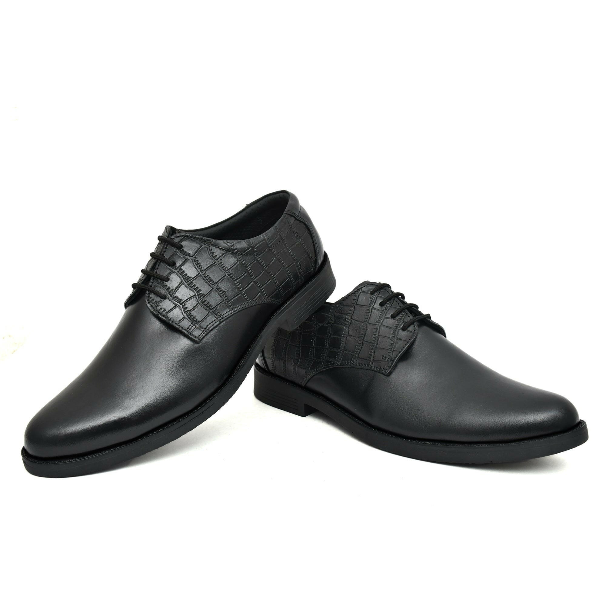 Comfortable black leather derby shoe from Country Maddox collection Comfortable black leather derby shoe from Country Maddox collection