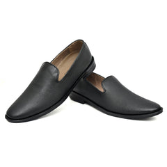Country Maddox black leather slip-ons perfect for casual occasions. Country Maddox black leather slip-ons perfect for casual occasions.