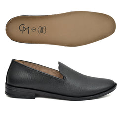 Timeless black leather slip-on shoes combining style and comfort Timeless black leather slip-on shoes combining style and comfort