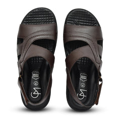 Country Maddox slip-on sandals for men in durable brown leather.