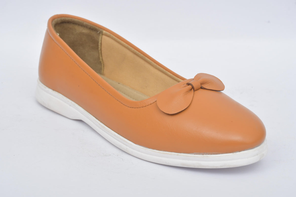 Country Maddox women's peach slip-on flats with front bows and white soles