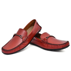 Close-up view of the Bordo loafer highlighting its super flexible material for comfort.