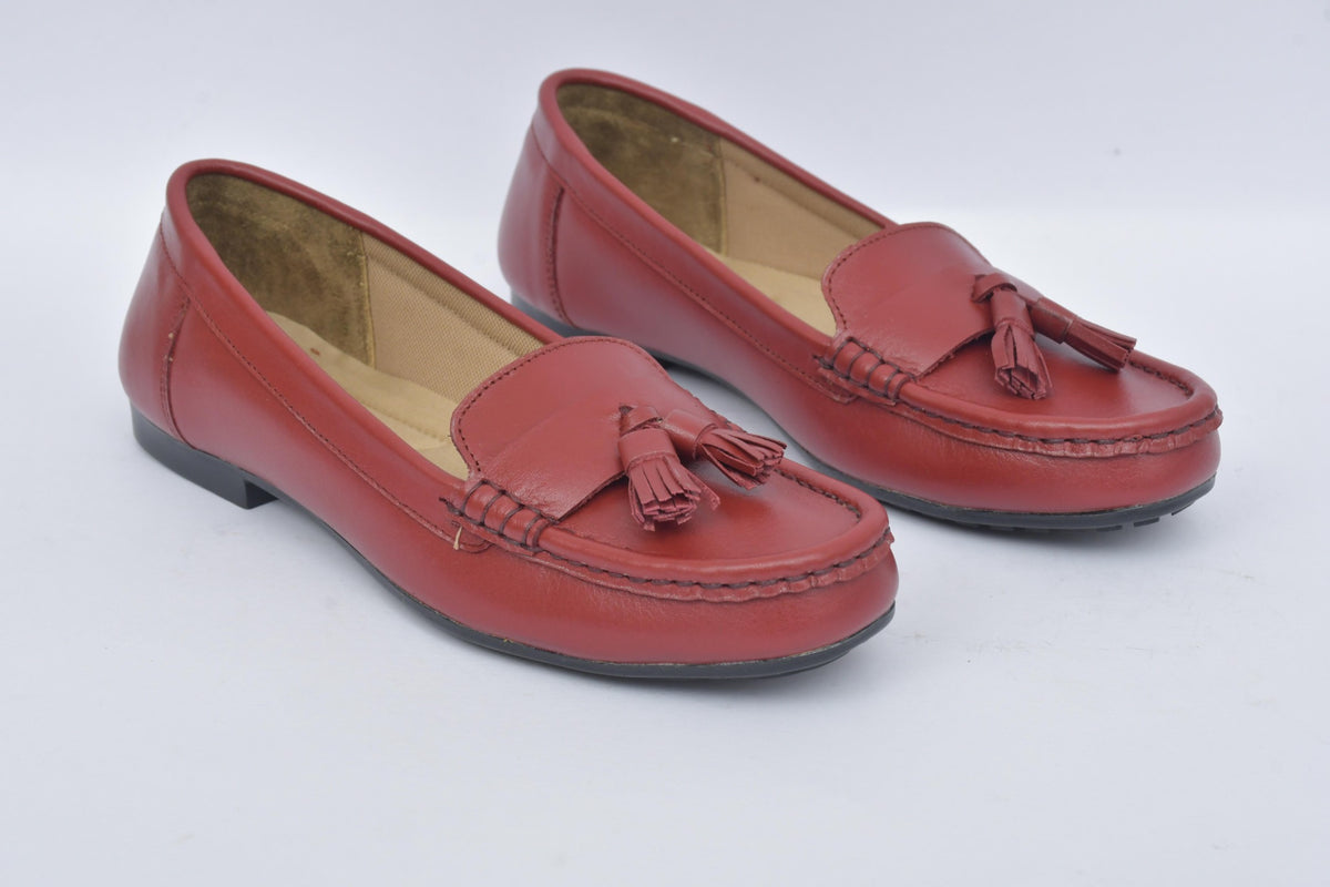 Women's cherry red tassel loafers LF 05, pair angled view